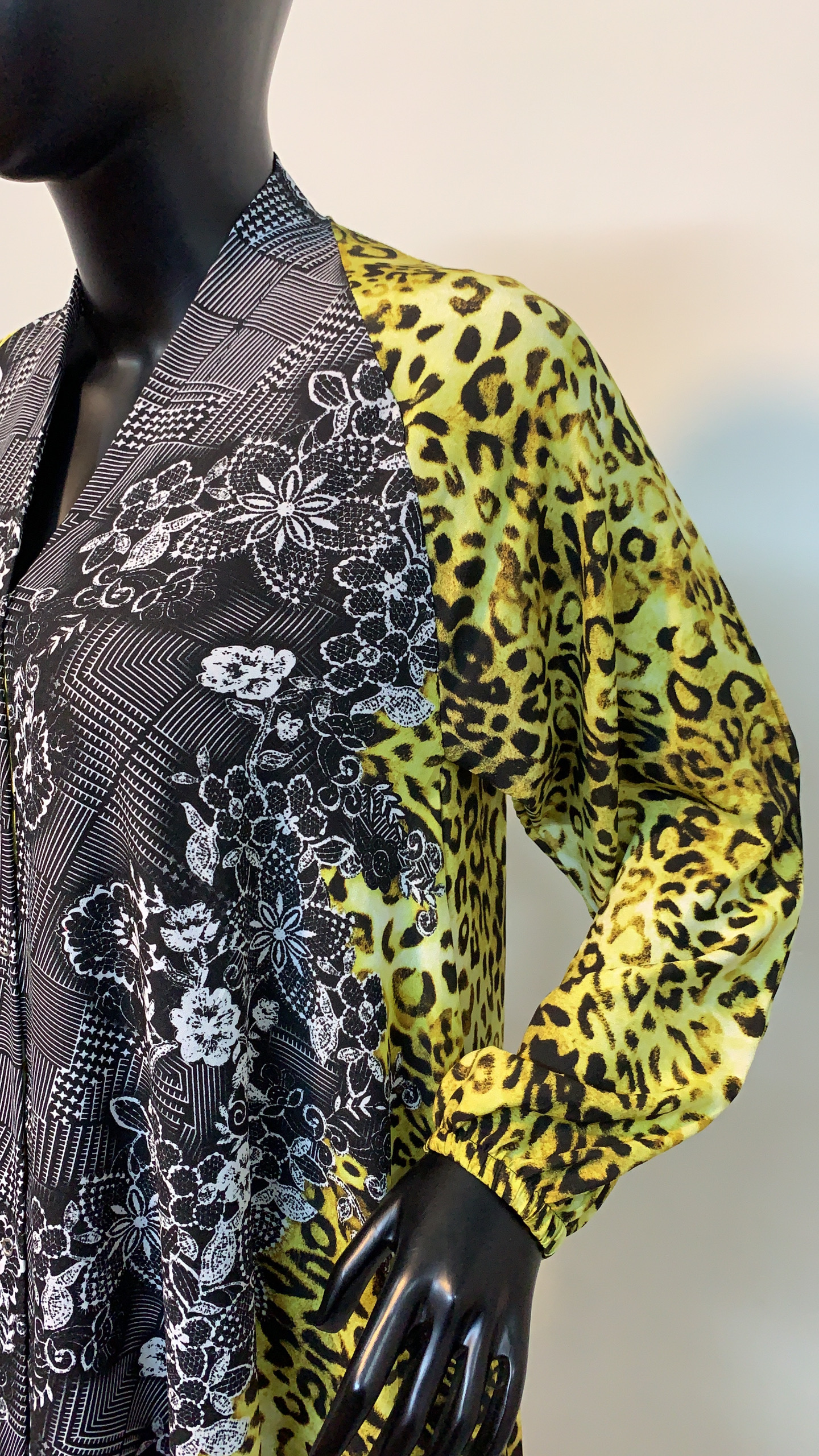 Savage Fusion – Leopard & Lace Abaya - Image 3