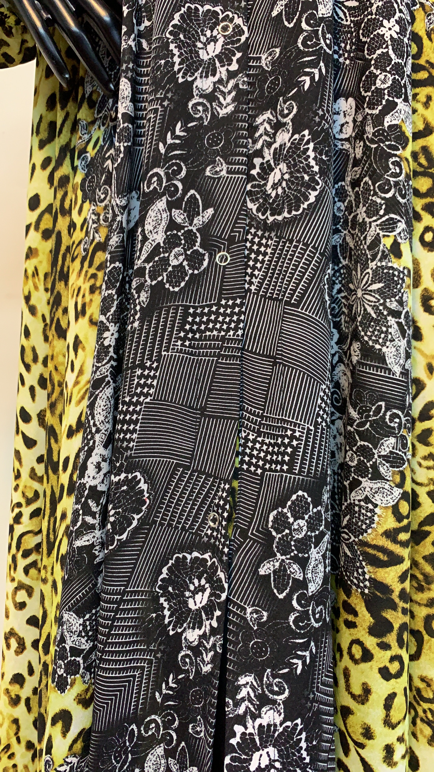 Savage Fusion – Leopard & Lace Abaya - Image 4