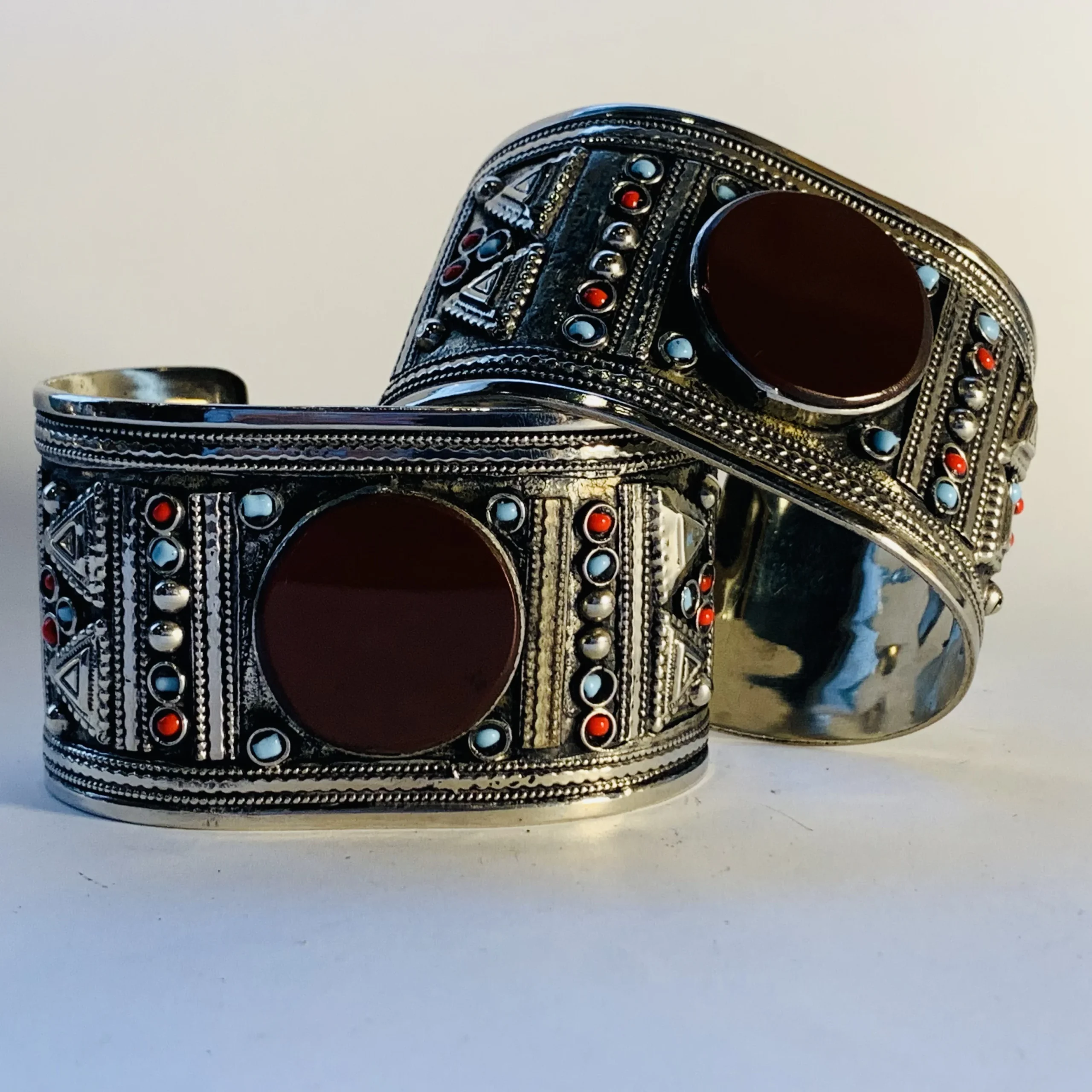 Lovely Vintage Roman-Greek Era Agate & Silver Decorated Bracelet - Image 2