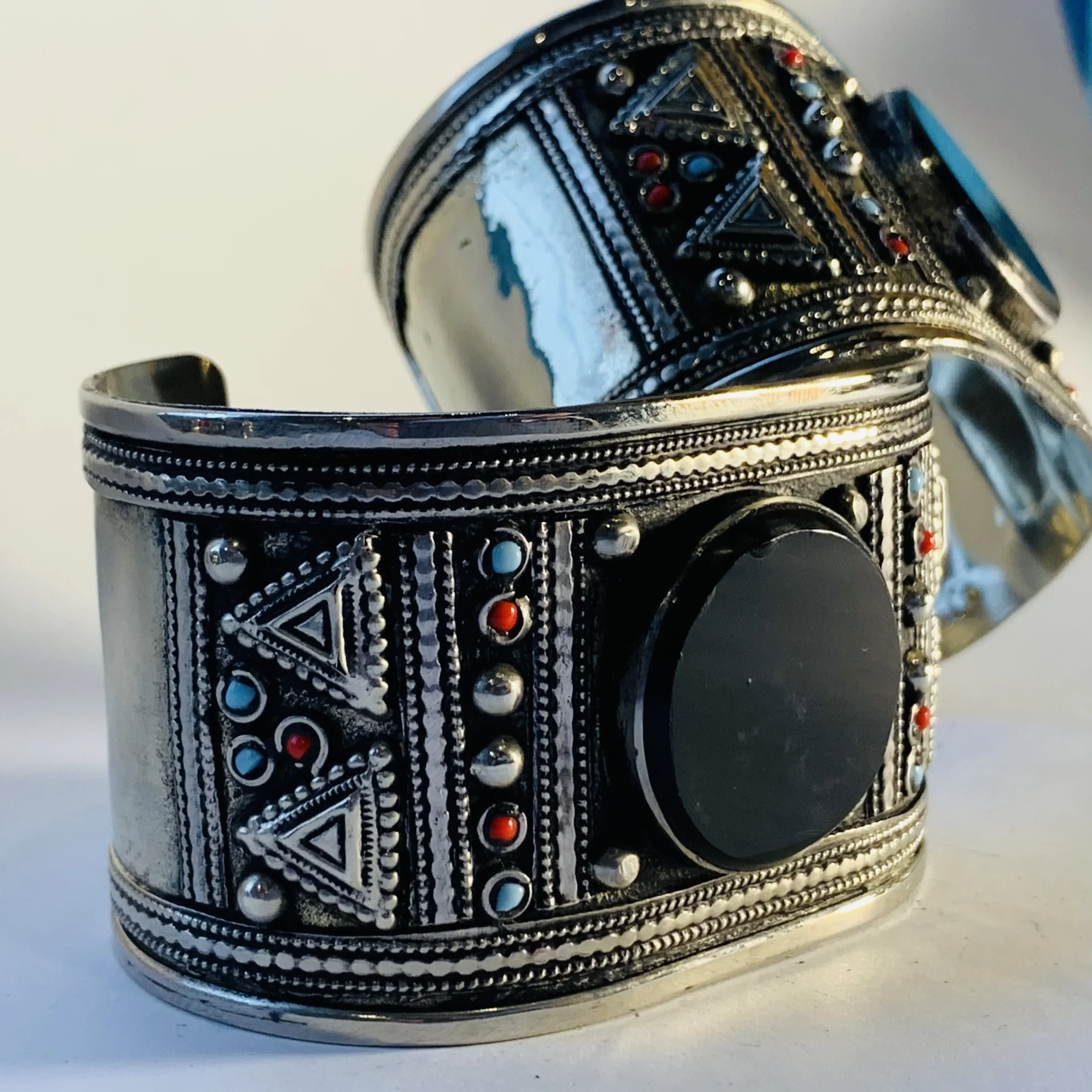 Afghan Brass Bangle with Onyx, Turquoise & Coral Dance Motif - Image 3