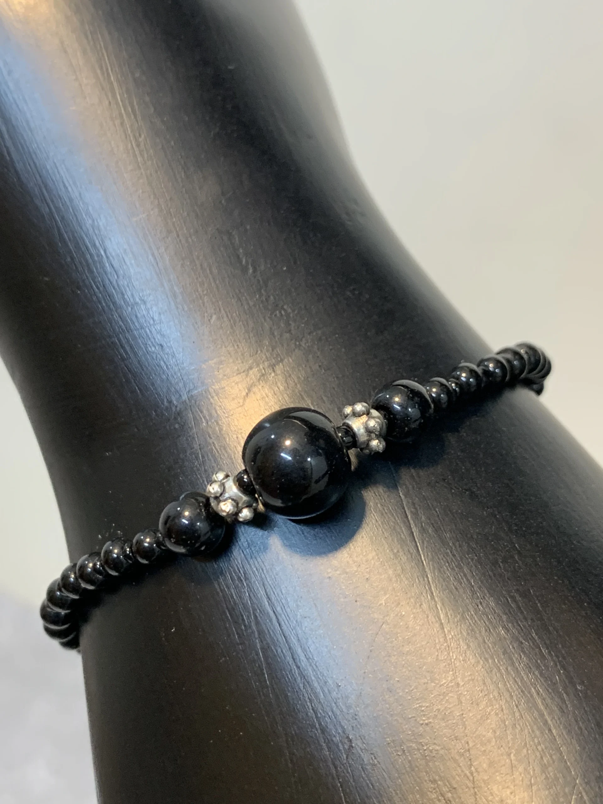 Elegant Black Charm Beaded Bracelet - Image 3