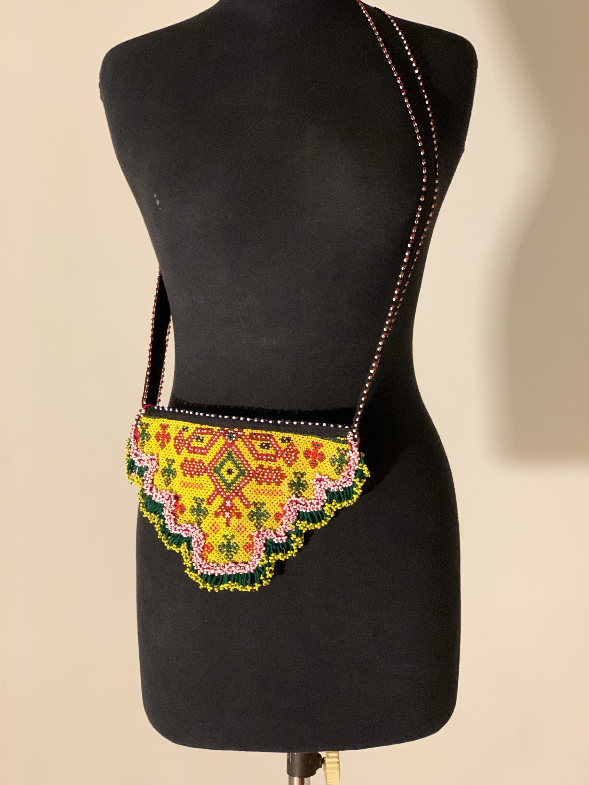 Afghan Regal Bloom Scallop Beaded Purse - Image 2