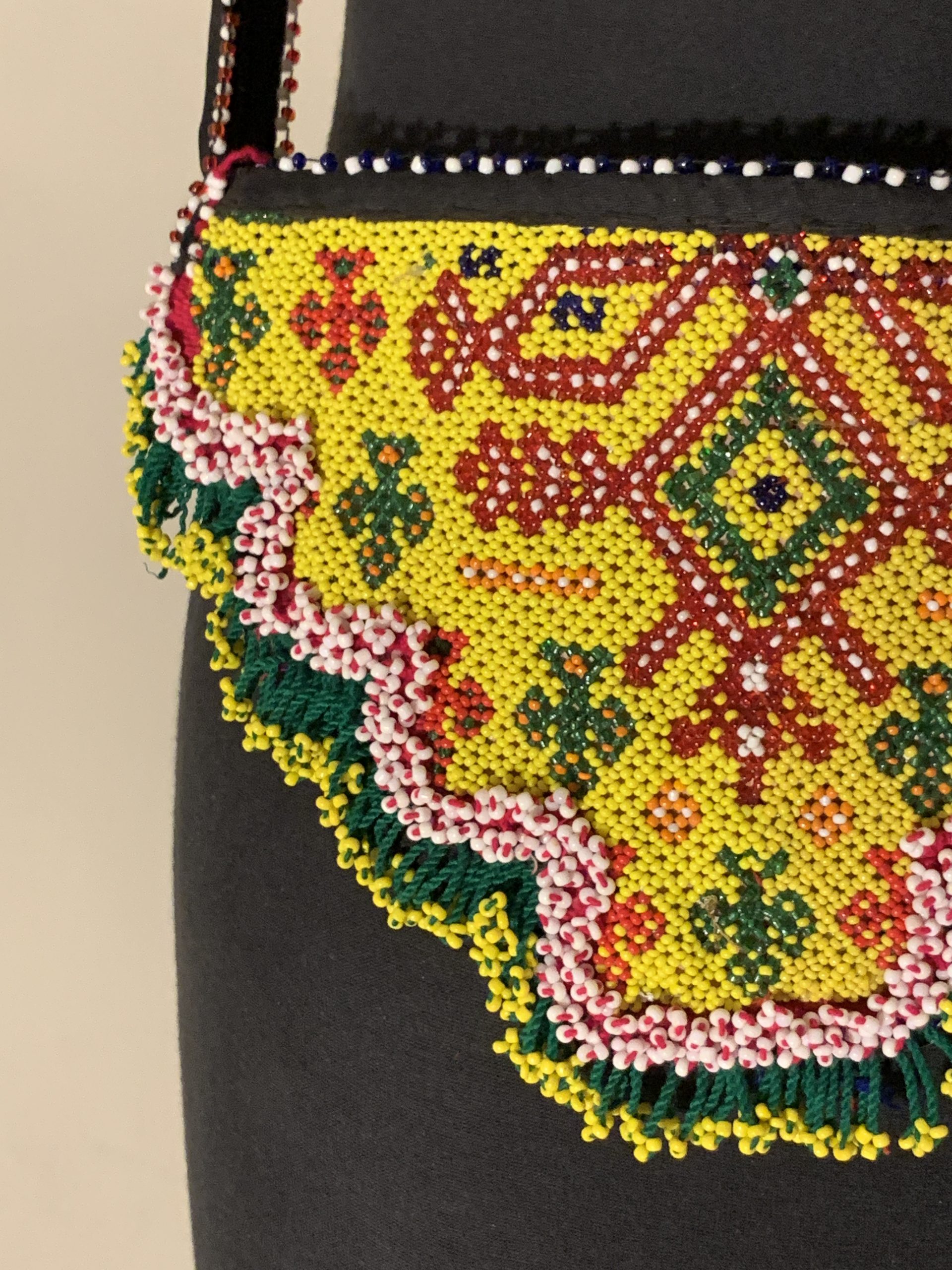 Afghan Regal Bloom Scallop Beaded Purse - Image 3