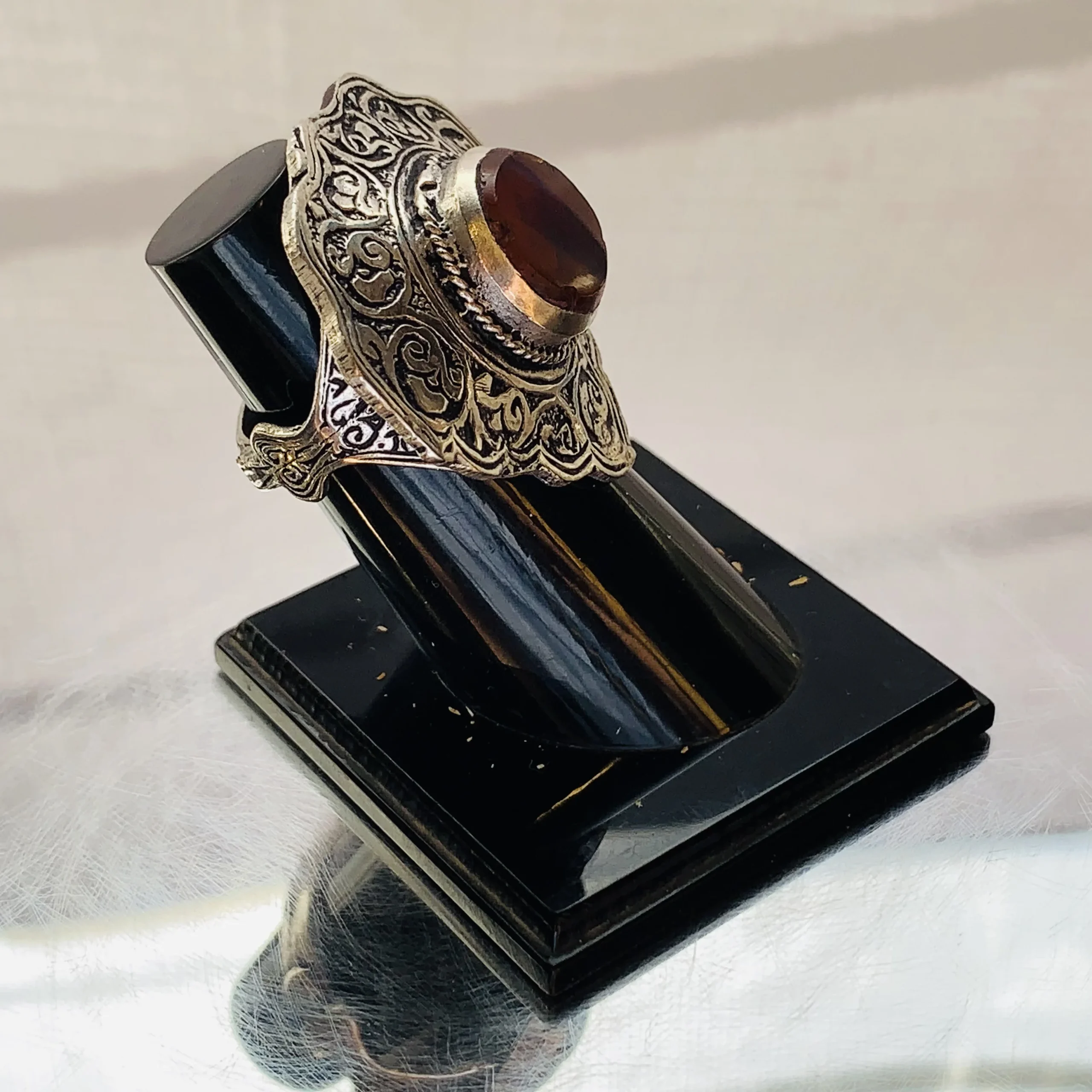 Red Round Afghan Ring with Antique Floral Crest Frame - Image 3