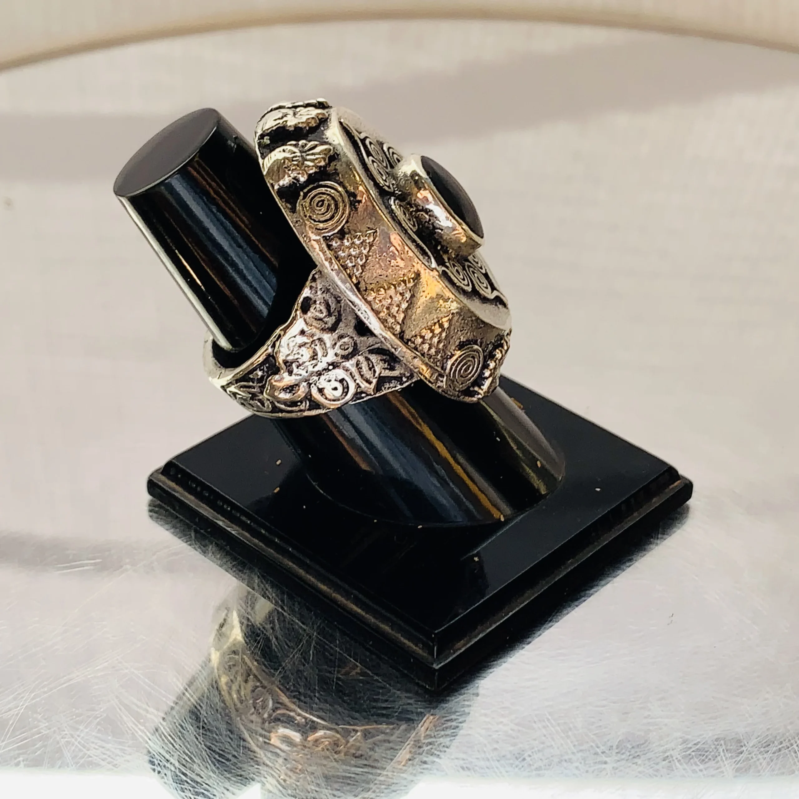 Black Oval Afghan Ring with Antique Silver Spiral Frame - Image 4